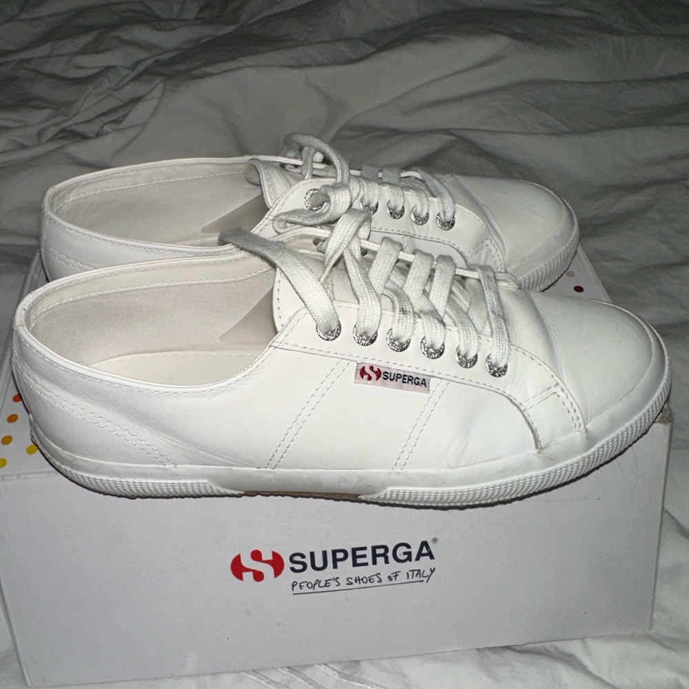 Superga sneaker in used condition